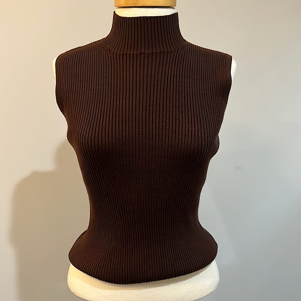 Sleeveless mock neck sweater